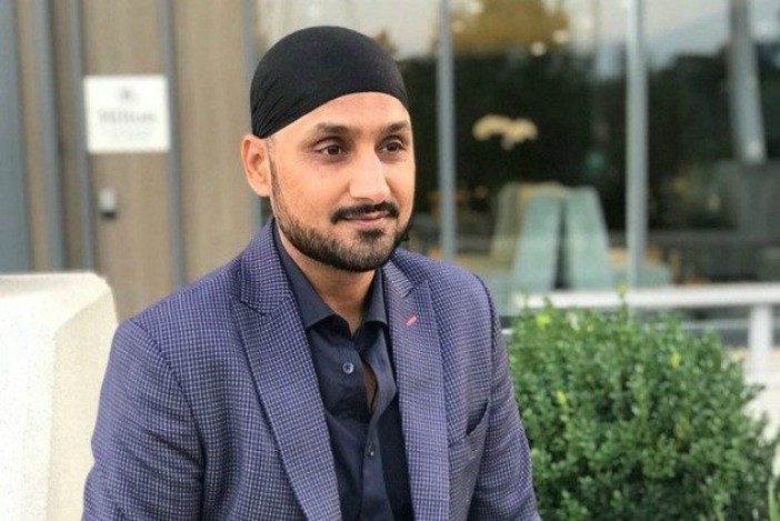ਅੰਮ੍ਰਿਤਸਰ ਦੇ ਸਿਆਸੀ ਮੈਦਾਨ ''ਤੇ ਹਰਭਜਨ ਤੋਂ ਬਾਲਿੰਗ ਕਰਵਾਉਣ ਦੀ ਤਿਆਰੀ ''ਚ ਭਾਜਪਾ